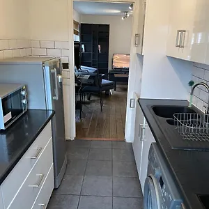 Apartment Beautiful Right Off Of Broadway Market